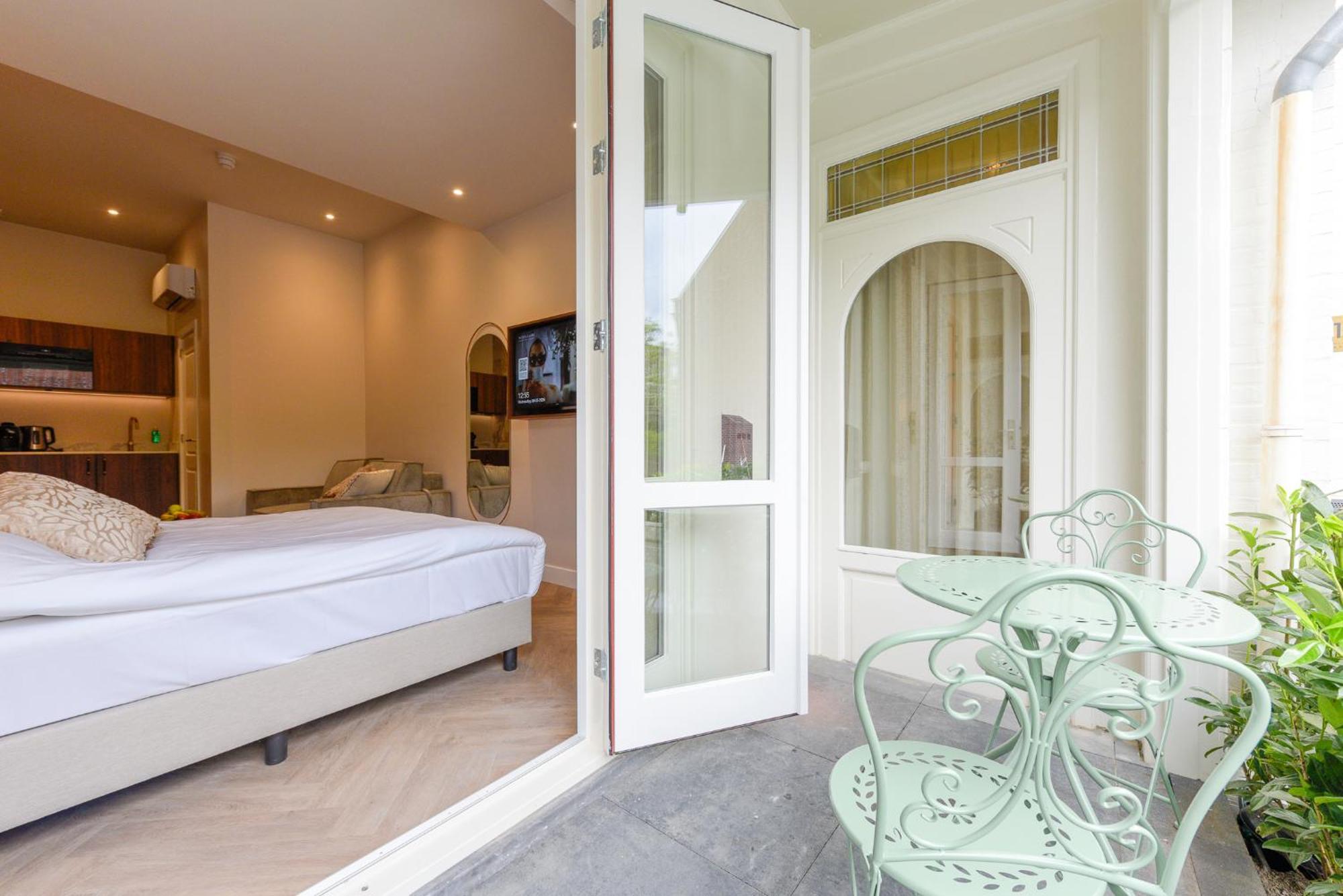 Novallure Villa Margaretha - Short Stay Apartments Рейсвейк Экстерьер фото