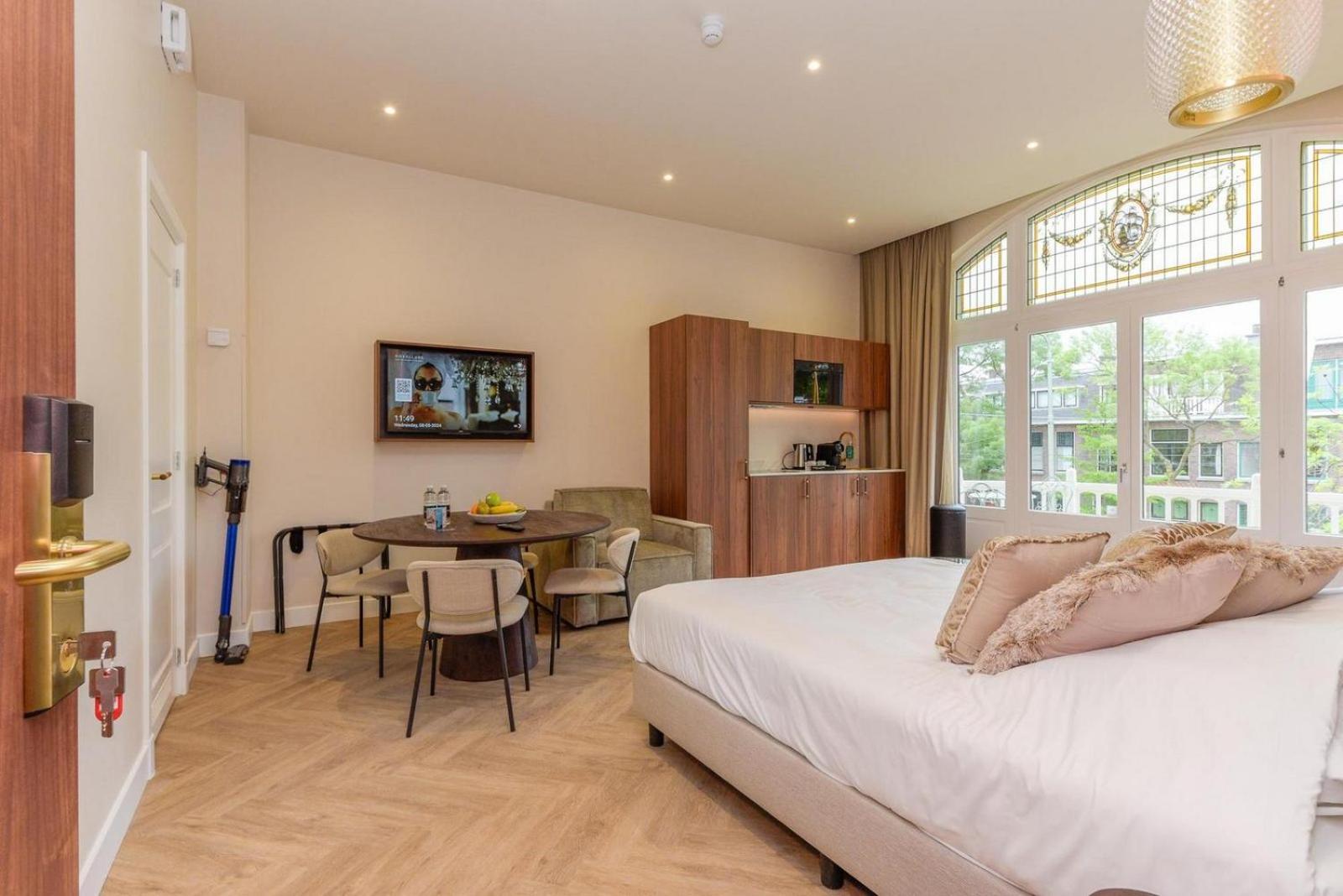 Novallure Villa Margaretha - Short Stay Apartments Рейсвейк Экстерьер фото